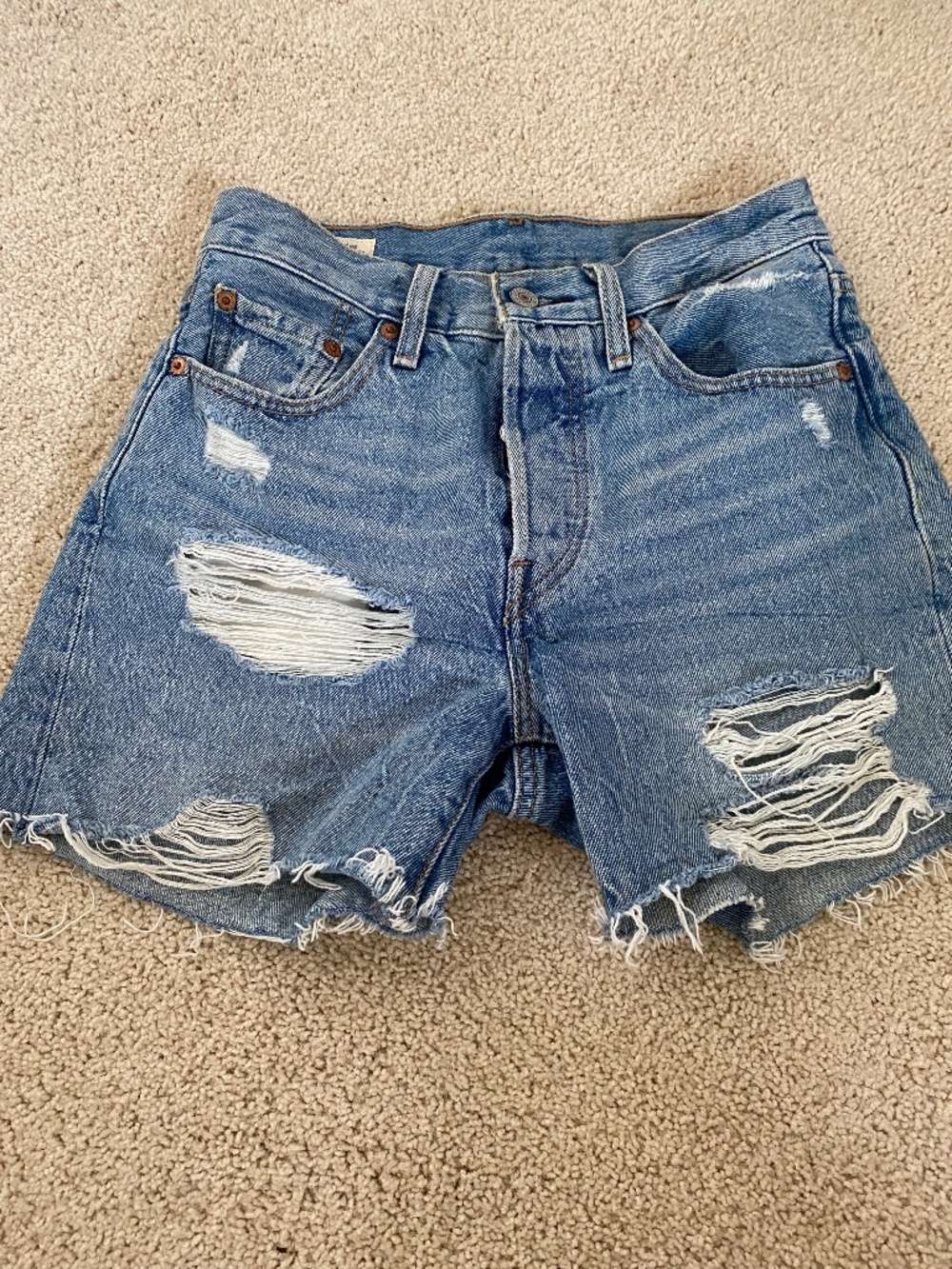 Levi’s 501 Highwaisted Distressed Shorts Size 24